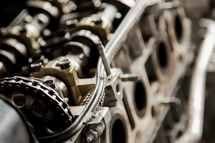 Piezas de un motor desarmado, imagen de referencia del inventario de repuestos